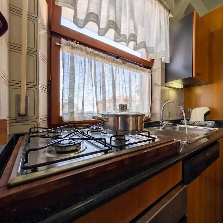-150m Dal Mare- Balcone, Wifi, Parcheggio, 6 Posti Letto Apartman