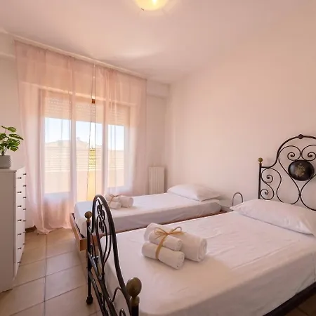 דירה -150m Dal Mare- Balcone, Wifi, Parcheggio, 6 Posti Letto